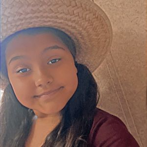 Meet your Posher, Mia